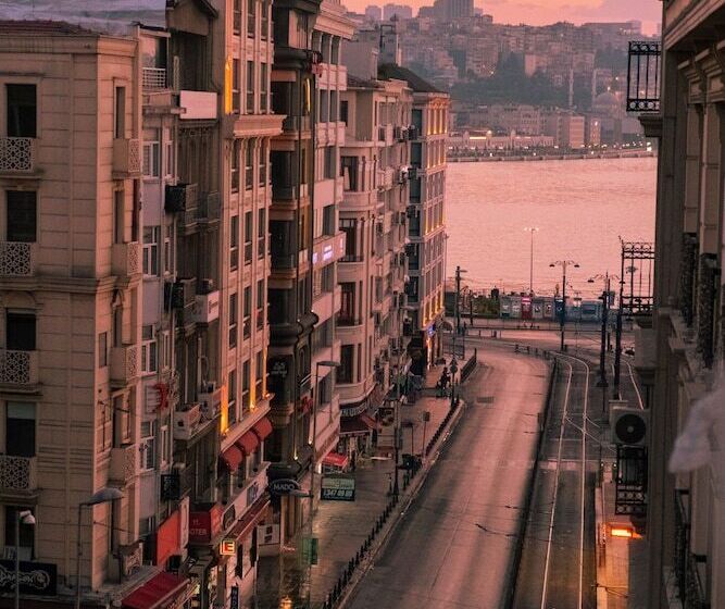 Fotos del hotel Tarihi Isparta Palas:  8