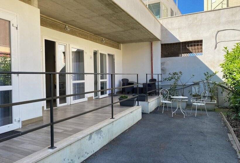 Fotos del hotel Academy:  11