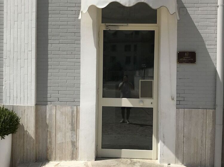 Fotos del hotel Academy:  14