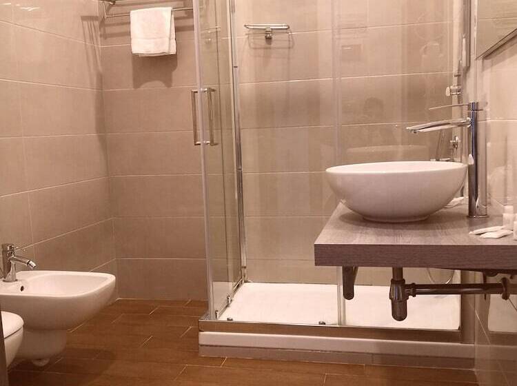 Fotos del hotel Academy:  5