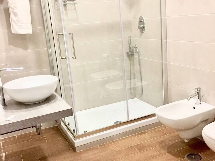 Fotos del hotel Academy:  30